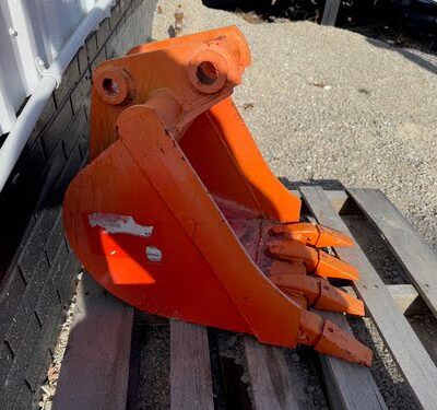 Kubota Backhoe Bucket W/4 Teeth 18''
