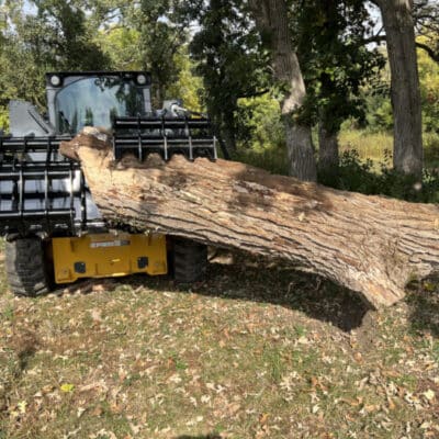 Stinger CG clam grapple attachment for utility tractors and skid steers